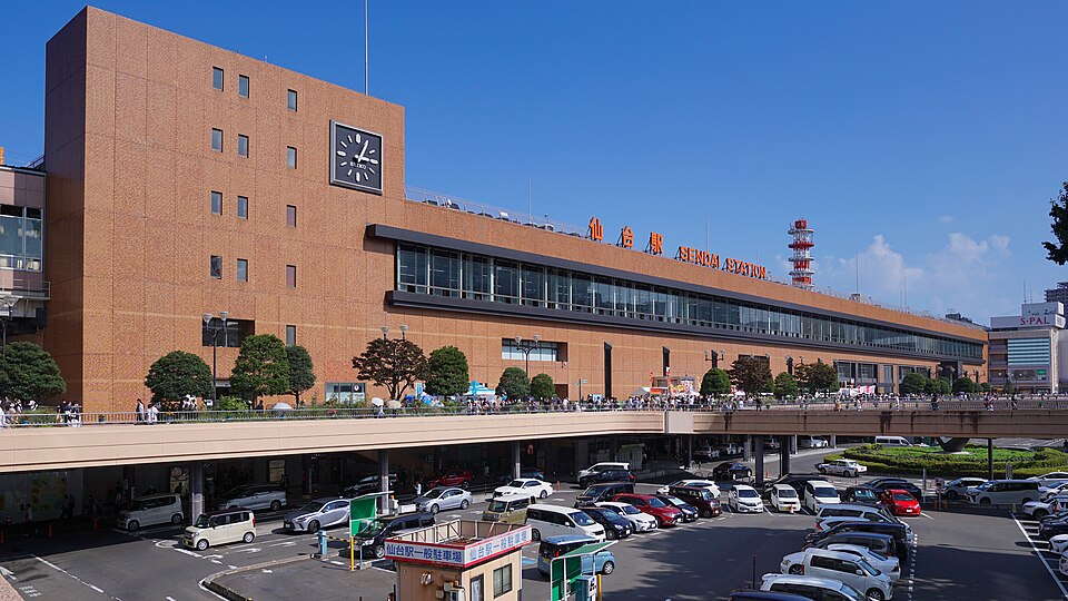 仙台站外觀與城市街景